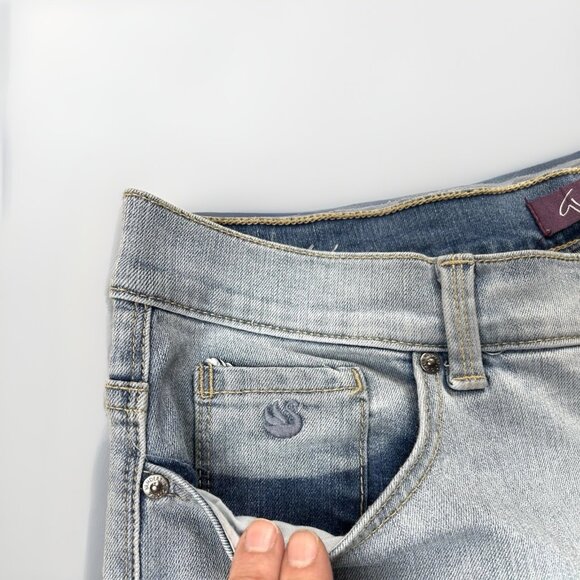 Gloria Vanderbilt Women' Amanda Jeans Size 16S Light Wash Denim - Picture 9 of 16